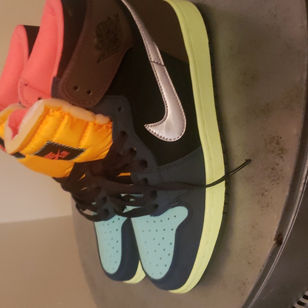 Nike - Picture 4 of 5